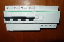 Disjoncteur a9n18377 different d'occasion  Barr
