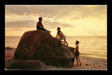 Usado, CARTÃO POSTAL CRIANÇAS DESFRUTANDO DO PÔR DO SOL DA ILHA LONGA SOBRE O OCEANO ATLÂNTICO NÃO PUBLICADO comprar usado  Enviando para Brazil