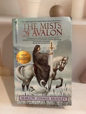 Mists of Avalon : A Novel by Marion Zimmer Bradley (1987, Trade Paperback) comprar usado  Enviando para Brazil