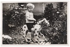 Crianças com brinquedos e bonecas vintage, menino em cavalo de balanço de madeira +6780E comprar usado  Enviando para Brazil