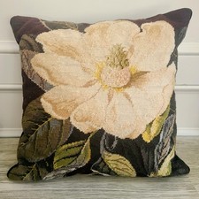 Magnolia needlepoint pillow d'occasion  Expédié en Belgium