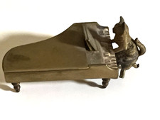 Pequeño piano de cola antiguo de bronce para gato/gatito tocando bebé Austria segunda mano  Embacar hacia Mexico