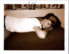 Foto instantânea vintage fechada de olhos adormecidos mulher bonita PH1137 comprar usado  Enviando para Brazil