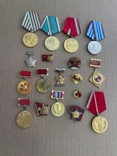 BULGARIA LOTE DE 18 MEDALLAS COMUNISTAS BÚLGARAS ORDEN E INSIGNIAS segunda mano  Embacar hacia Mexico