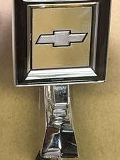 1981-1991 Chevy Truck Blazer capô suburbano emblema ornamento C10 - 14037946 GM OE comprar usado 1981-1991 Chevy Truck Blazer capô suburbano emblema ornamento C10 - 14037946 GM OE comprar usado  Enviando para Brazil