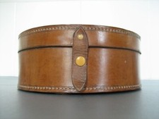 Ancienne boite chapeau d'occasion  Neuville-aux-Bois