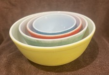 Usado, Conjunto de tigelas de mistura vintage Pyrex cores primárias pré-propriedade (4) #401, 402, 403, 404 comprar usado  Enviando para Brazil