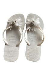 Chinelos Havaianas femininos elegantes cor champanhe - Tamanho 7-8 strass e laço comprar usado  Enviando para Brazil
