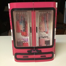 Usado, Armário Barbie rosa com alça - Estojo de transporte de plástico rígido - 2015 Mattel comprar usado Usado, Armário Barbie rosa com alça - Estojo de transporte de plástico rígido - 2015 Mattel comprar usado  Enviando para Brazil