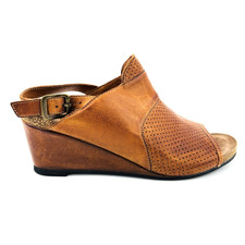 Womens 9.5 taos for sale  Goshen