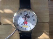 Reloj de pared Mickey Mouse vintage parece un reloj gigante con correa. Funcionando., usado segunda mano  Embacar hacia Argentina