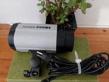 Neewer 250di studio d'occasion  Expédié en Belgium