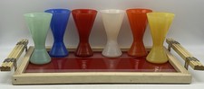 Bandeja Art Deco creme e vermelha com seis copos multicoloridos, lindo conjunto de férias comprar usado Bandeja Art Deco creme e vermelha com seis copos multicoloridos, lindo conjunto de férias comprar usado  Enviando para Brazil