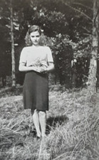 Original Foto Mädchen im Wald Ca. 40er Jahre Mode comprar usado  Enviando para Brazil