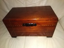 Baú de cedro vintage tamanho exclusivo com prateleira de joias suspensa escondida.  Origem da arte do vagabundo, usado comprar usado Baú de cedro vintage tamanho exclusivo com prateleira de joias suspensa escondida.  Origem da arte do vagabundo, usado comprar usado  Enviando para Brazil