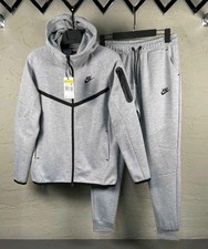 Ensemble survêtement nike d'occasion  Saint-Denis