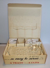 Usado, Conjunto de lanche informal Hazel-Atlas Glass em cristal cintilante 4 bandejas de copos comprar usado Usado, Conjunto de lanche informal Hazel-Atlas Glass em cristal cintilante 4 bandejas de copos comprar usado  Enviando para Brazil