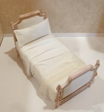 CASA DE BONECAS MINIATURA CAMA DE SOLTEIRO PINTADA RÚSTICA LT COLCHÃO ROSA DRAPEADO DE BRANCO comprar usado  Enviando para Brazil