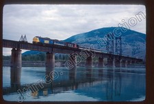 Trilho Kodachrome VIA 6505 original na ponte do rio Fraser em Kamloops, BC em 1980 comprar usado  Enviando para Brazil