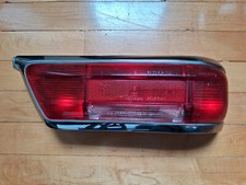 Lente de lanterna traseira direita fabricante de equipamento original Mercedes W111 Coupe Cab comprar usado  Enviando para Brazil