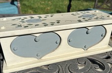 Prateleira de coração de madeira vintage country corações azuis com gavetas usada, usado comprar usado Prateleira de coração de madeira vintage country corações azuis com gavetas usada, usado comprar usado  Enviando para Brazil