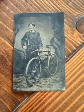 Foto antiga tipo lata homem com bicicleta comprar usado  Enviando para Brazil