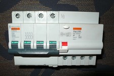 Disjoncteur differentiel tetra d'occasion  Barr