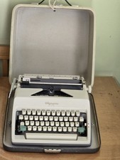 Máquina de escrever Olympia Monica vintage com estojo.  comprar usado  Enviando para Brazil
