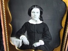 Attractive woman sitting d'occasion  Expédié en Belgium