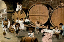 Cartão postal dos anos 1900 - Crianças na adega, colagem colorida comprar usado  Enviando para Brazil
