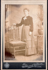 Foto de gabinete vitoriano - Mulher na cadeira - Foto Williams & Williams comprar usado  Enviando para Brazil