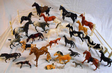 Lote de 25+ brinquedos vintage de plástico rígido, madeira, cerâmica para cavalos e um cachorro comprar usado Lote de 25+ brinquedos vintage de plástico rígido, madeira, cerâmica para cavalos e um cachorro comprar usado  Enviando para Brazil