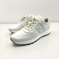 Prada vitello plume d'occasion  Expédié en Belgium