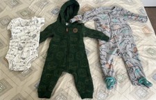 Lote de calças e trajes corporais para bebês meninos de 3 a 9 meses comprar usado  Enviando para Brazil