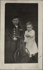 RPPC duas crianças com triciclo antigo durante a foto, usado comprar usado  Enviando para Brazil