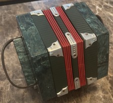 Acordeão Concertina Vintage Feito na Itália por Fioretti comprar usado Acordeão Concertina Vintage Feito na Itália por Fioretti comprar usado  Enviando para Brazil