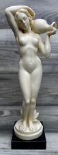 Estatueta de resina artesanal G. Ruggeri deusa nua carregando água em suporte. 10 pol comprar usado  Enviando para Brazil