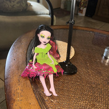 MONSTER HIGH DRACULAURA SCARLY EVER AFTER SNOW BITE 2012 ZE STOJAKIEM JAK WIDAĆ na sprzedaż  Wysyłka do Poland