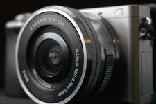 [Garantia de 1 ano] Câmera Digital Mirrorless Sony a6000 com Lente Prata 8282, usado comprar usado  Enviando para Brazil