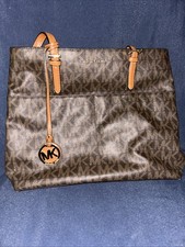 Michael kors handbag for sale  Putnam