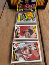 UM PACOTE DE RACK DE FUTEBOL 1984 TOPPS Veja a descrição para detalhes DE ESTOJO NOVO comprar usado UM PACOTE DE RACK DE FUTEBOL 1984 TOPPS Veja a descrição para detalhes DE ESTOJO NOVO comprar usado  Enviando para Brazil