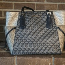 Bolsa tote Michael Kors Voyager ouro preto comprar usado  Enviando para Brazil