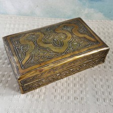 Usado, Porta-cigarro antigo Oriente Médio latão caixa forro de madeira 6 3/8 x 4 x 2 comprar usado  Enviando para Brazil