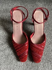 Women debut red for sale  SANDHURST