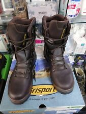 Sconti scarponi trekking usato  Tavoleto