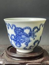 Copo azul e branco chinês – quatro leões jogando bola, marca “Ruo Shen Zhen Cang” comprar usado  Enviando para Brazil