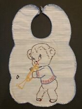 Babador de bebê vintage bonito de algodão bordado à mão urso com trompete, usado comprar usado  Enviando para Brazil