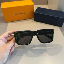 Óculos de sol quadrado unissex Louis Vuitton 54 22-145 armação preta brilhante lente fumaça, usado comprar usado  Enviando para Brazil