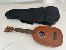 Ukulele soprano ananas usato  Spedire a Italy