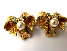 BRINCOS VINTAGE COM CLIPE ARTESANAL MARCADO EM FORMA DE ARCO DE METAL TOM DOURADO comprar usado BRINCOS VINTAGE COM CLIPE ARTESANAL MARCADO EM FORMA DE ARCO DE METAL TOM DOURADO comprar usado  Enviando para Brazil